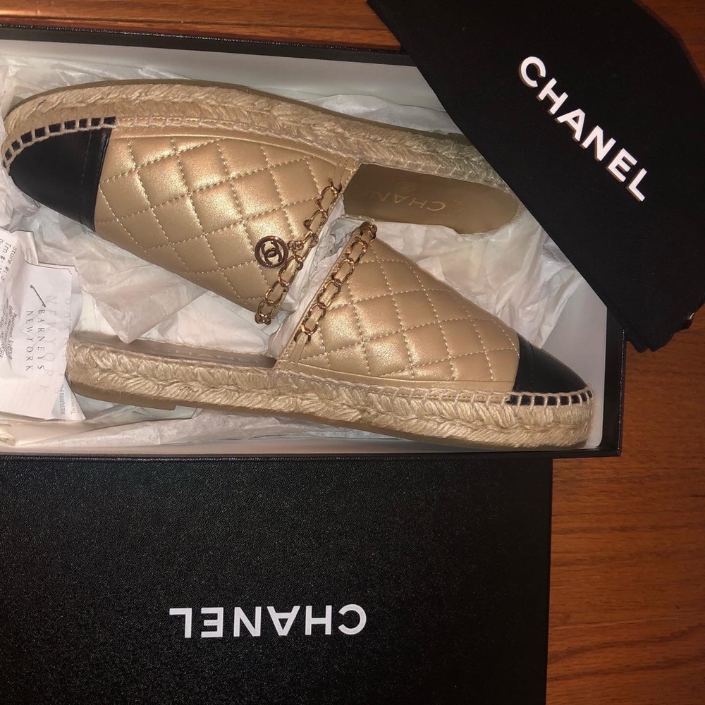 ‼️‼️ SOLD . HOST PICK‼️‼️💗💗Chanel Flats - Picture 9 of 16